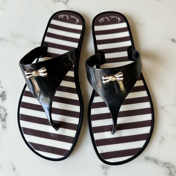 henri bendel Shoes - Henri Bendel jelly flip flop
